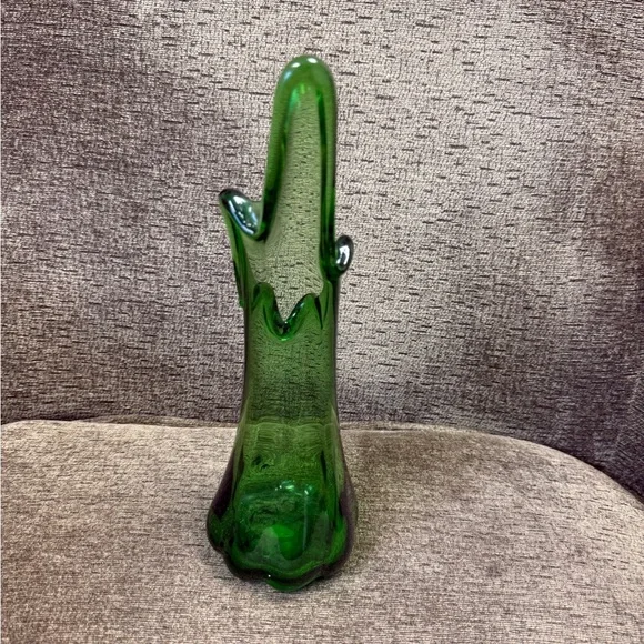 Vintage MCM Green Art Glass Five Finger Swung Vase Appx. 10” Taiwan. - Picture 3 of 9